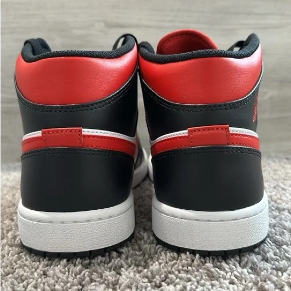 Nike air Jordan 1 Mid size 10 Black/Fire red-white